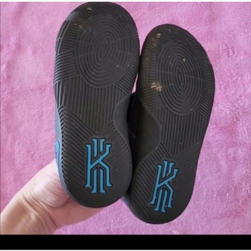 Kids Nike Kyrie shoes size 10
